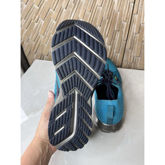 Athletic_Shoes